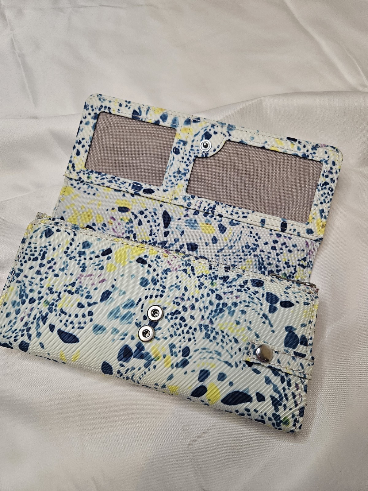 Kipling Women’s Checkbook Wallet Abstract Print White Blue Yellow Folding