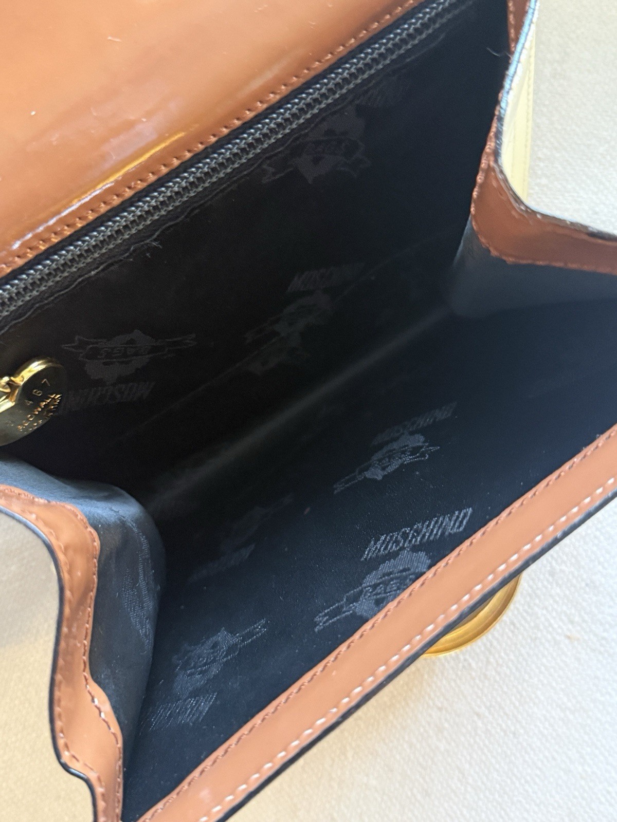 Vintage MOSCHINO Redwall Brown Black Ivory Leather Heart Clasp Crossbody Bag