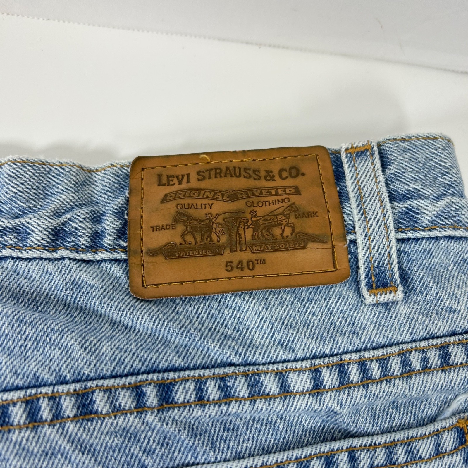 Vtg Levi’s 540 Jeans Men’s 44 x 30 Relaxed Fit Blue Denim Brown Tab Mexico Light