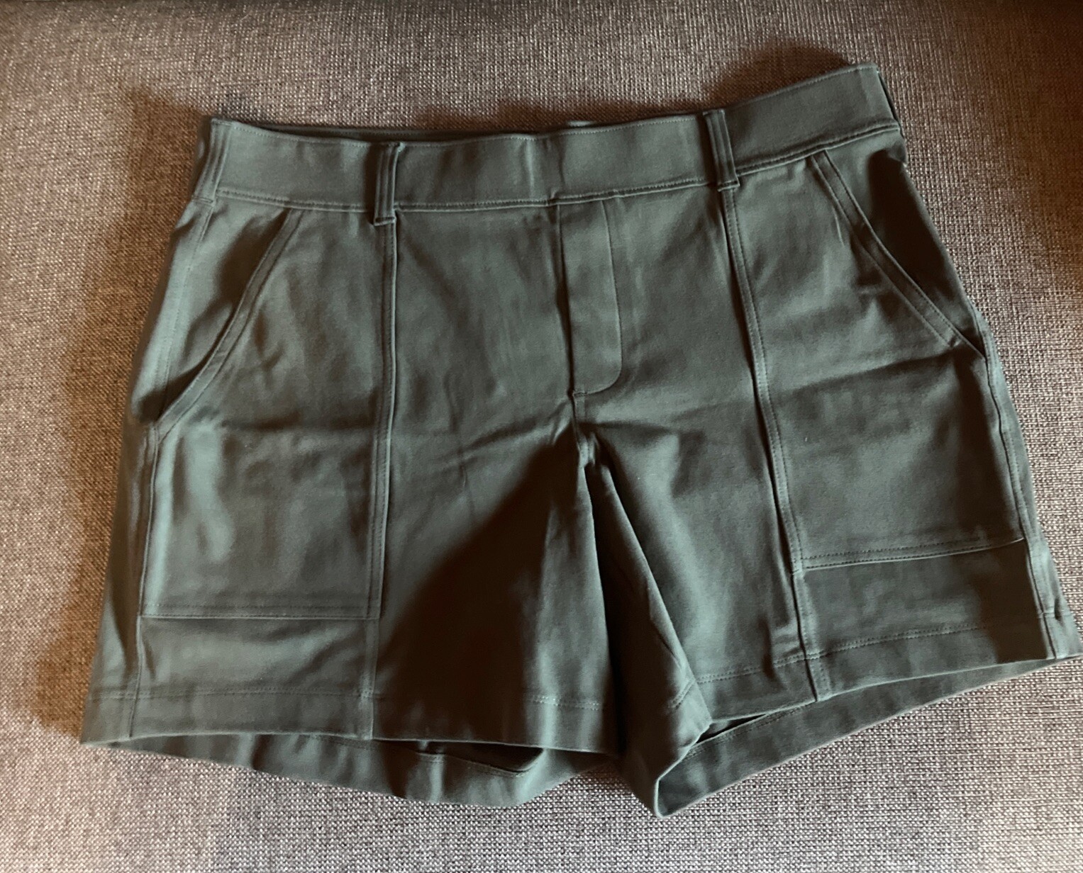 Lands’ End Women’s Petite XL Shorts Forest Green 7 in utility stretch