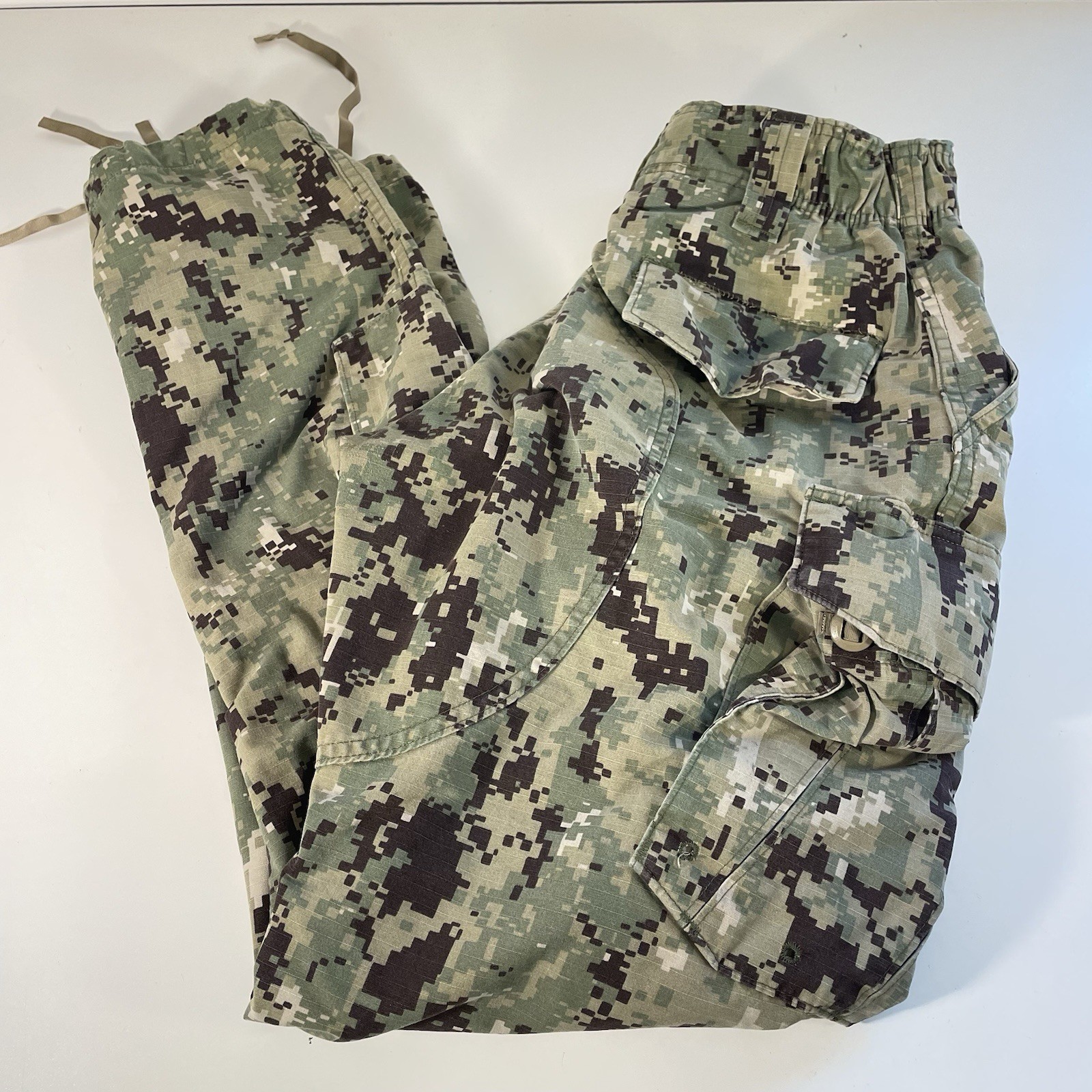 US Navy NWU Working Uniform Type III Pant Men’s 33 Short Green Digi Camo Ripstop