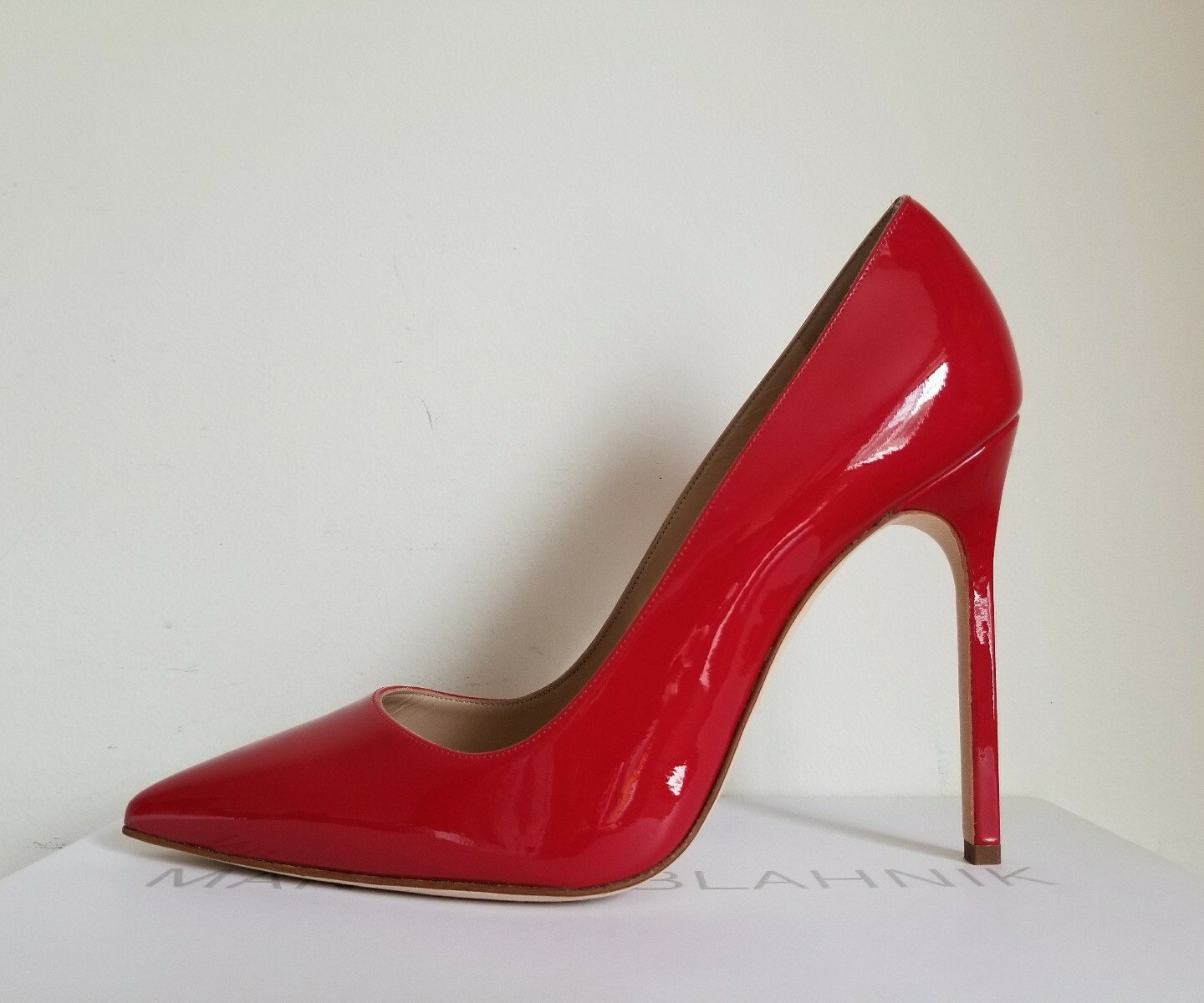 MANOLO BLAHNIK BB 115 MM CLASSIC PATENT RED POINTED TOE PUMPS EU 39 I LOVE SHOES