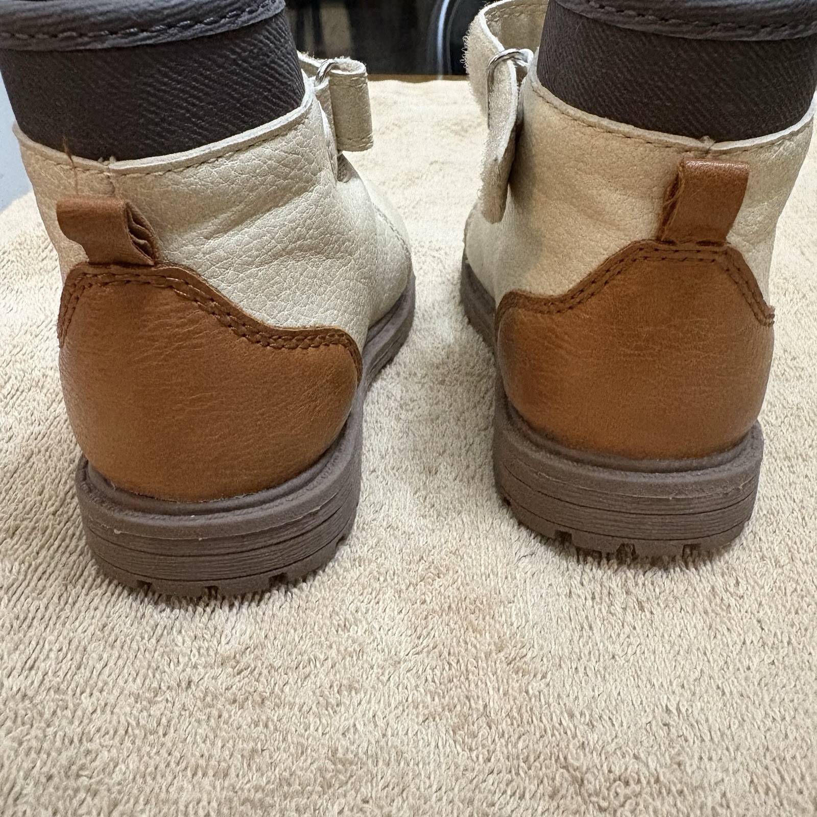 OshKosh B’gosh Toddler Boots Size 6M Metallic Cream Tan Ankle Boot Felipe