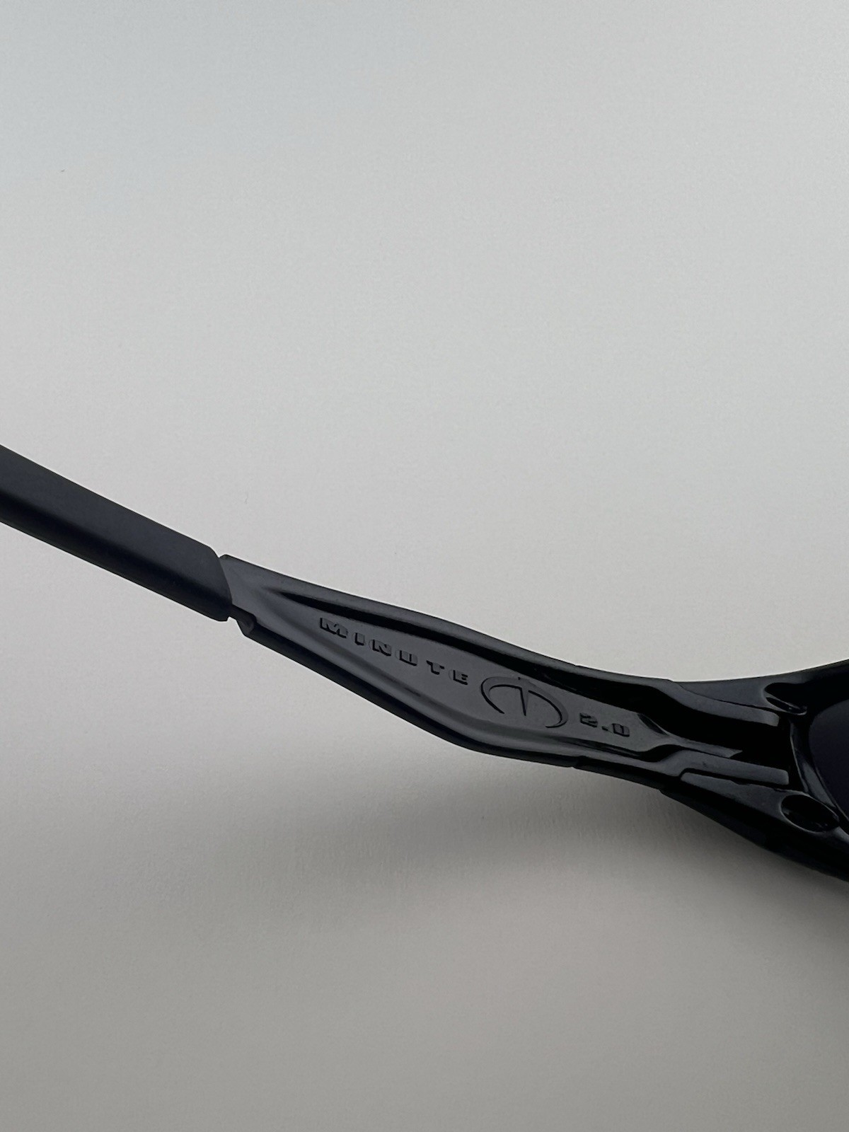 Oakley Minute 2.0 Polished Black Frame Black Iridium Lens 04-515 Silver Icons