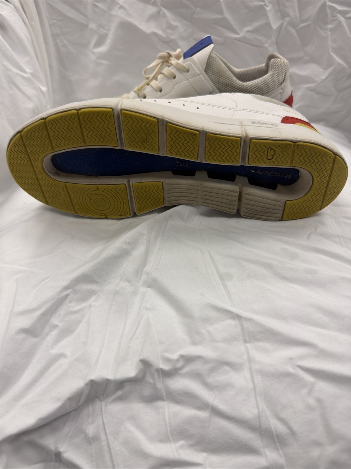 On Cloud Men’s Tennis Shoes Size 9 USED