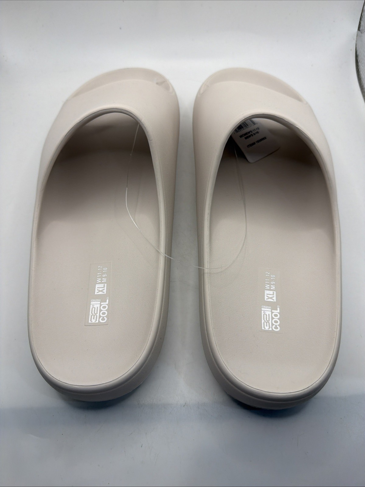 32 Degree Cool Cushion Slide, Wear anywhere, X-Large White. W 11-13, M 9-10