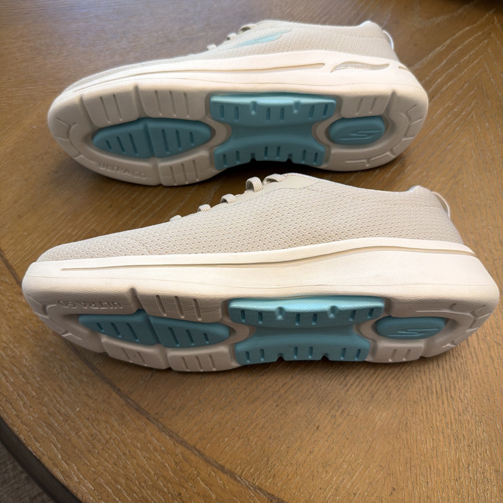 Sketchers Go Walk Arch Fit Size 8