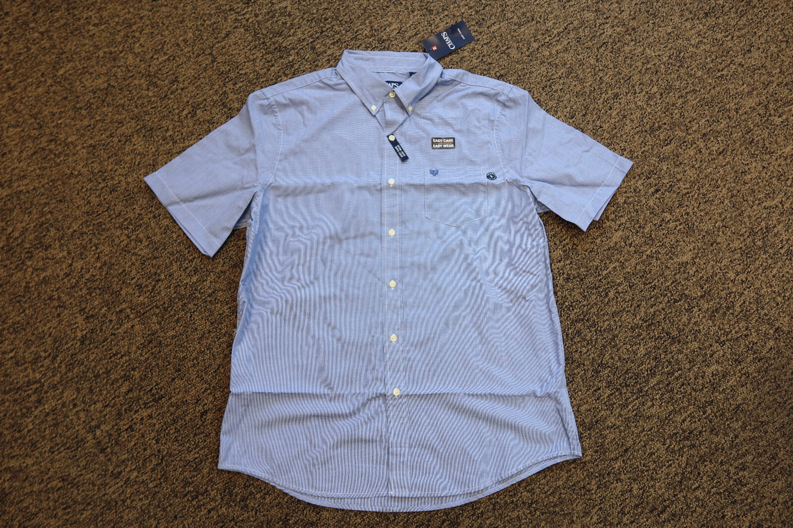 New Chaps Easy Care Men’s Short Sleeve Button Down Shirt – LARGE – Blue