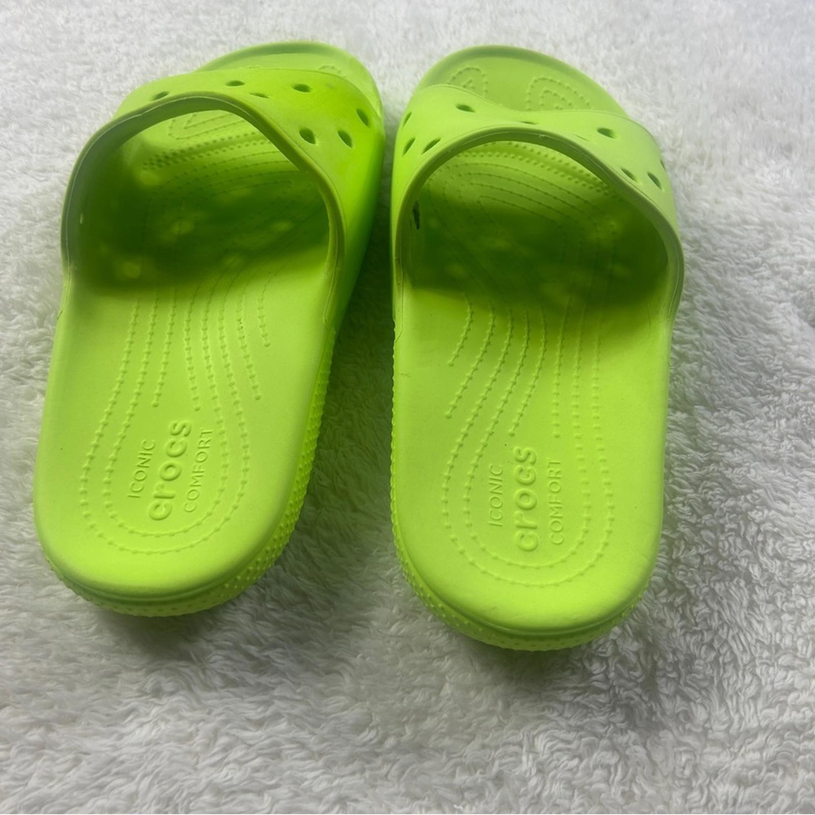 Crocs Classic Slide Sandals Neon Lime Green Unisex Lightweight Pool Shower Shoes