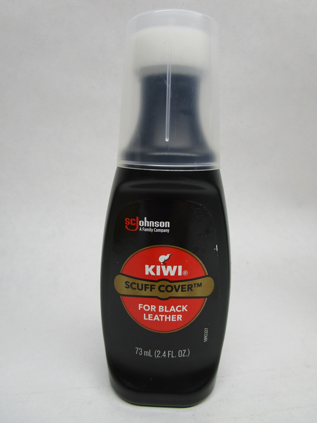 Kiwi Scuff Cover – For Black Leather Instant Shine Polish 75 mL (2.4 fl. oz)