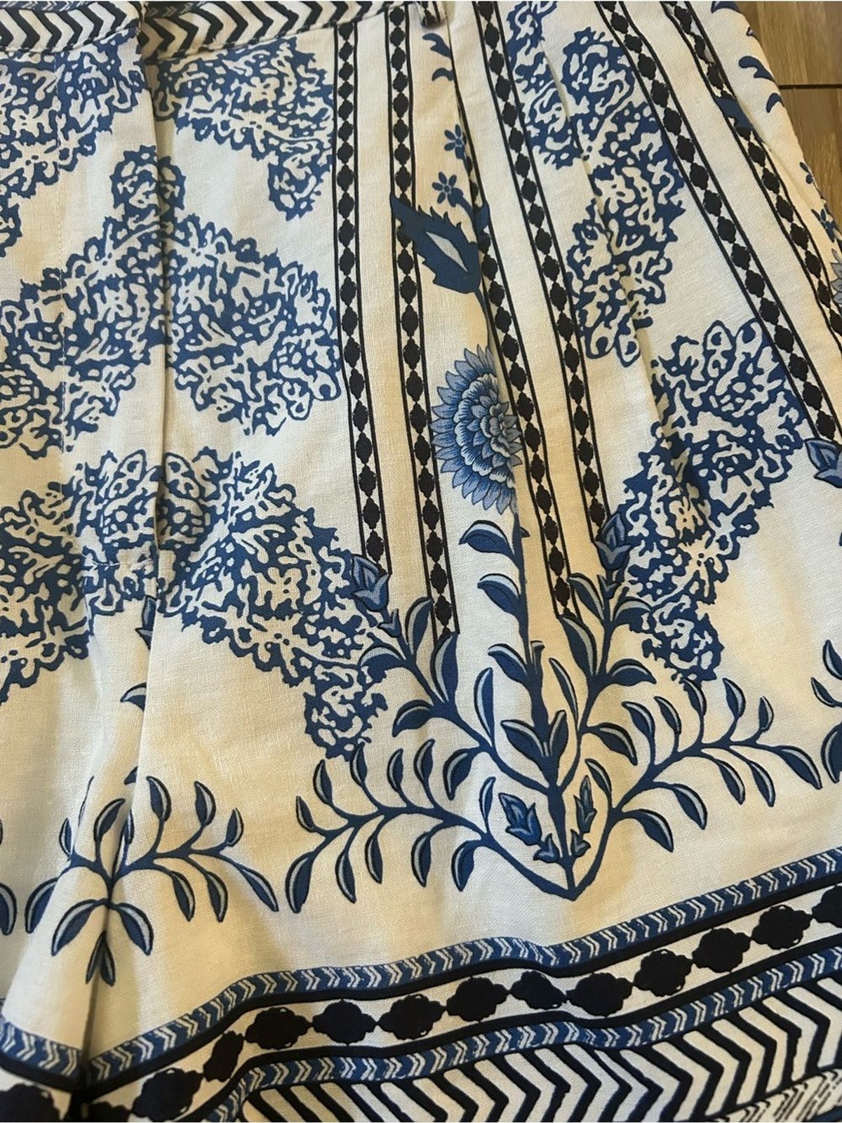 A Loves A Blue & White Floral Size 8 Linen/Cotton Blend High Rise Shorts Lined