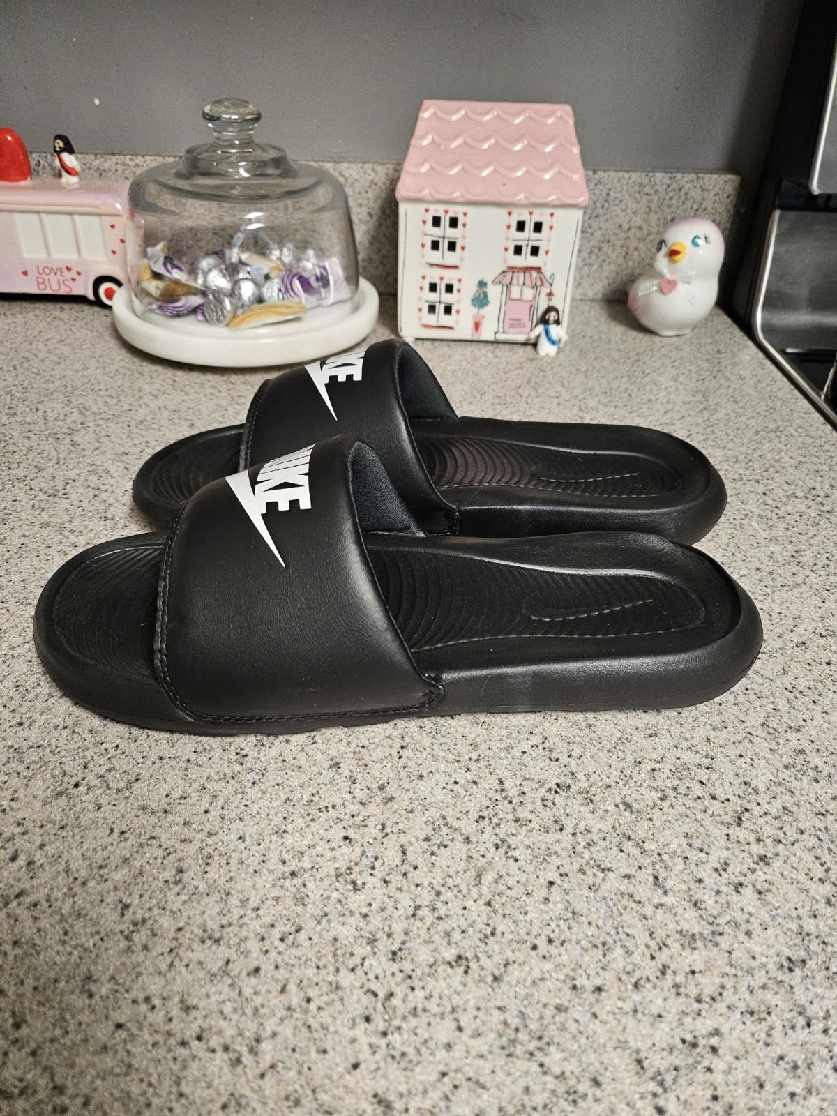 Nike Victori One Men’s Black Slide Sandals Size 8 Logo Accent Lightweight