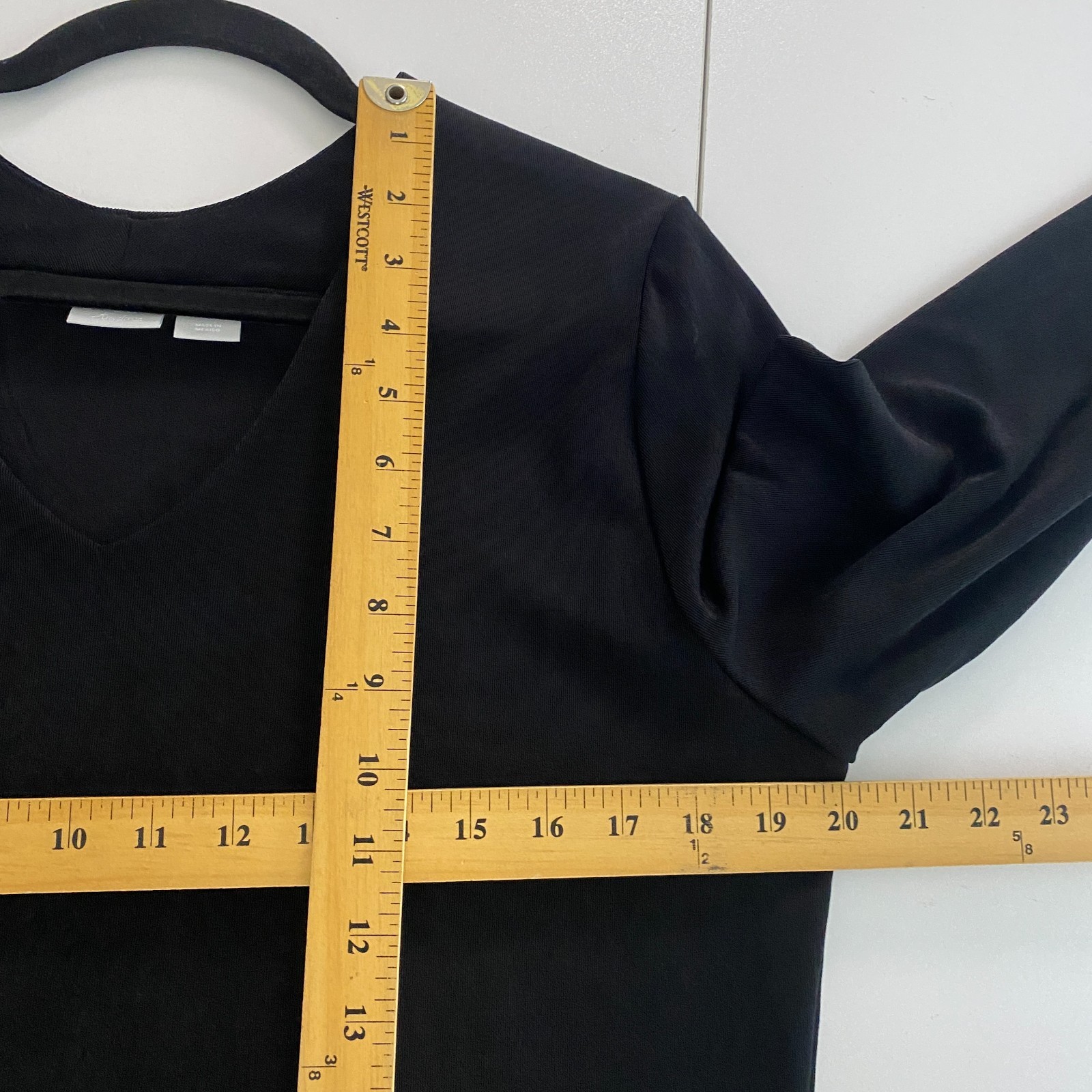 Chicos Travelers Top Size 2 US Large Black Slinky Knit V Neck 3/4 Sleeves