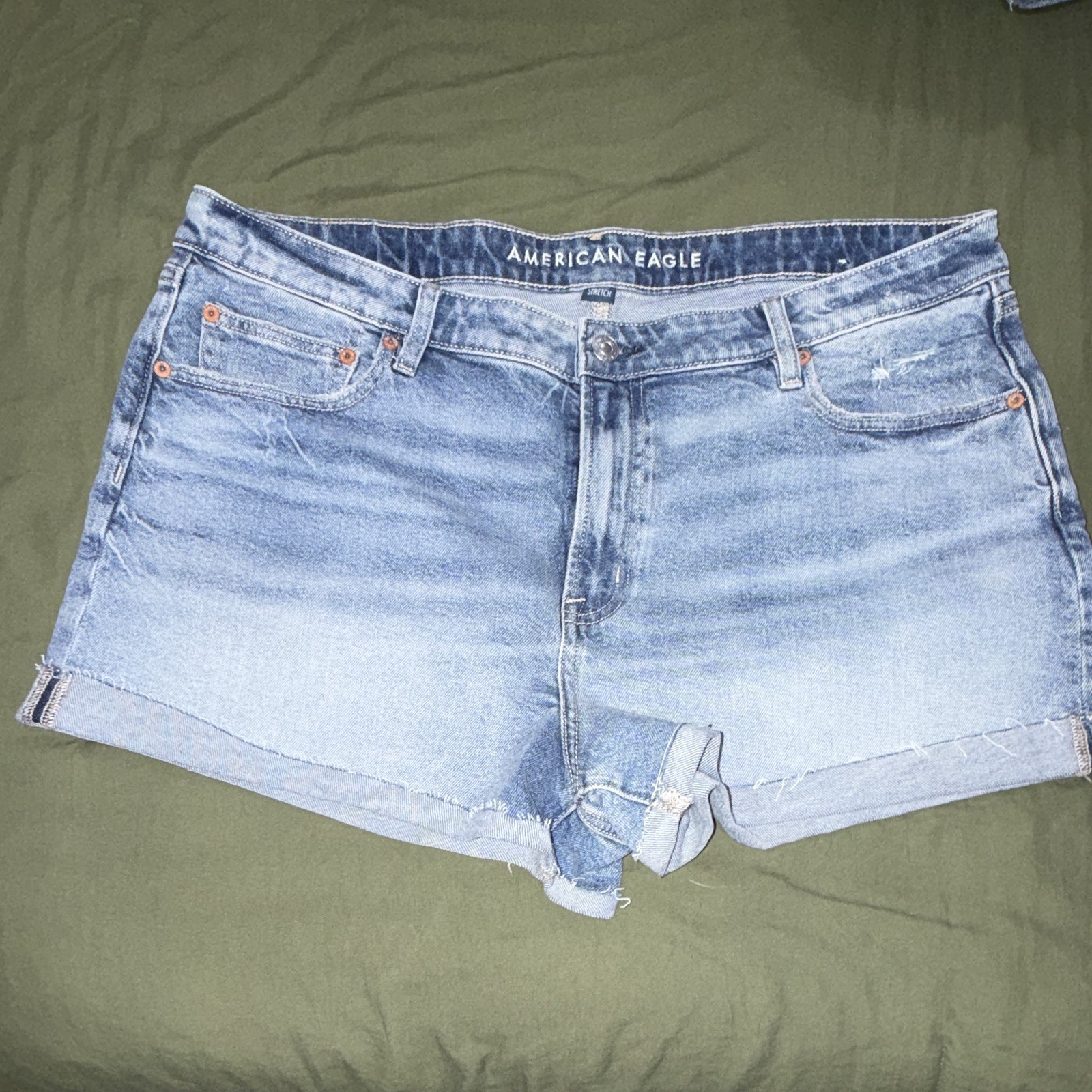 American Eagle Perfect Shortie Women’s 16 Blue Light Wash Mid Rise Denim Shorts