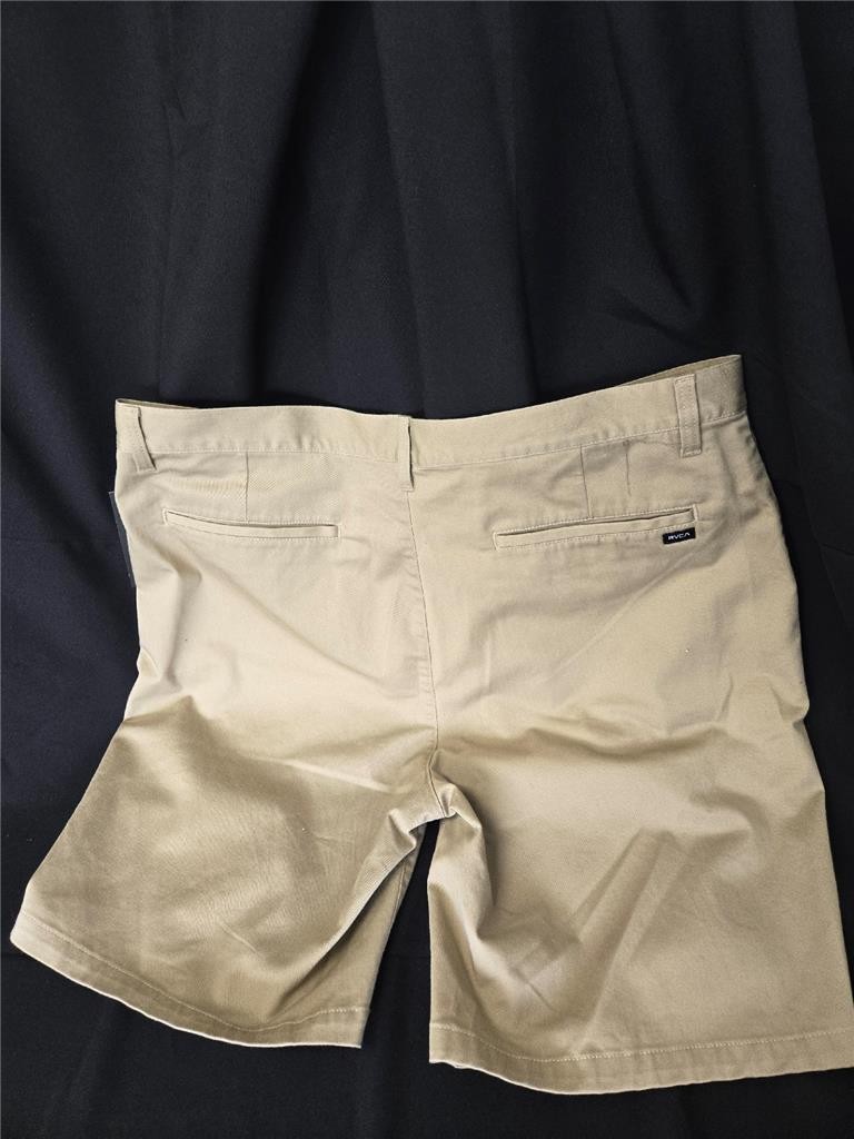 .= RVCA Men Shorts Weekend Stretch Tan Khaki Size 40″ Waist Classic Length 20″