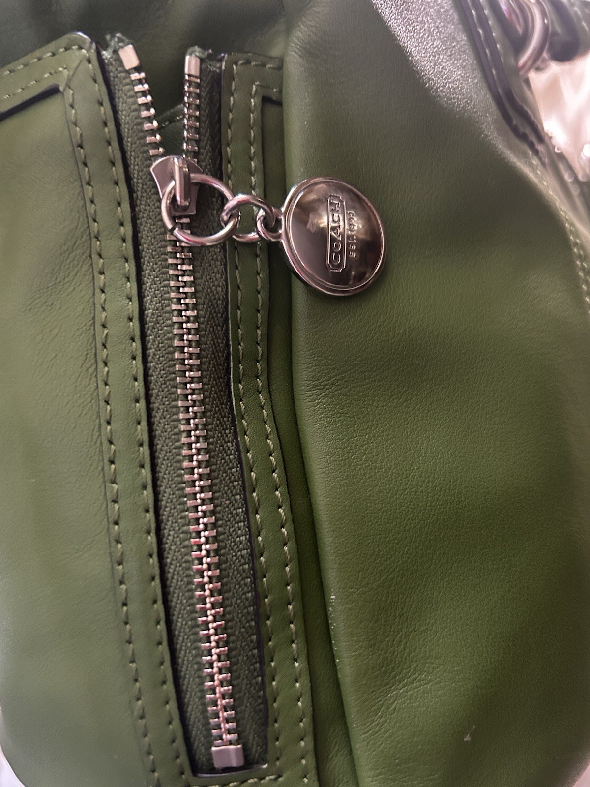 Coach MEDIUM F19252 Green Gallery Leather Zip Top Shoulder /Tote Bag
