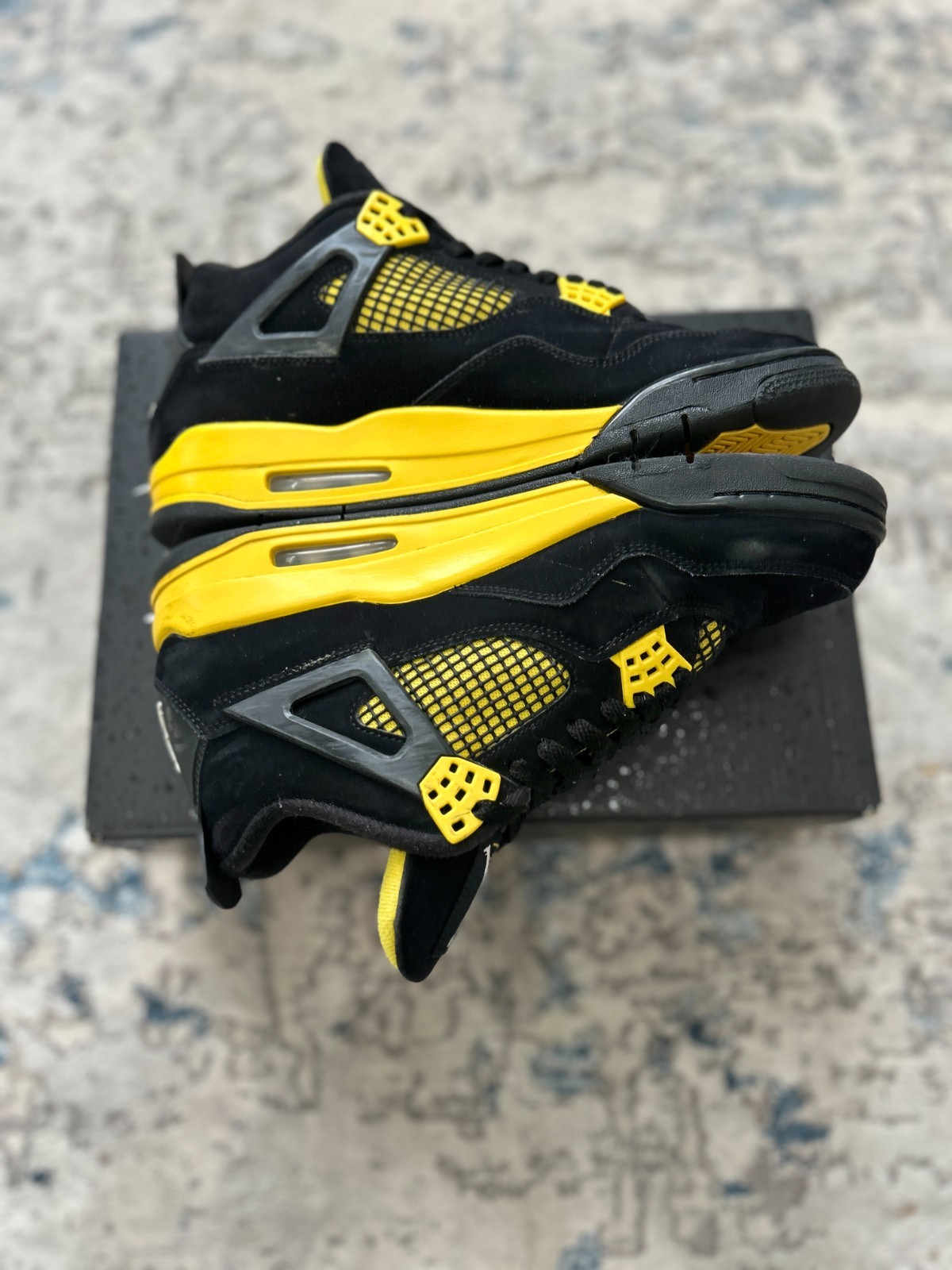 Size 10 – Air Jordan 4 Retro Thunder Original Box 2023 Good Condition