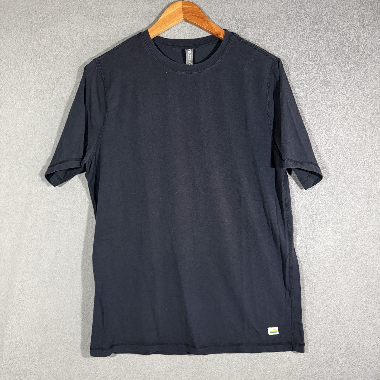 VUORI T Shirt Men Medium Tuvalu Pima Cotton #V101 “Inspire Happiness”