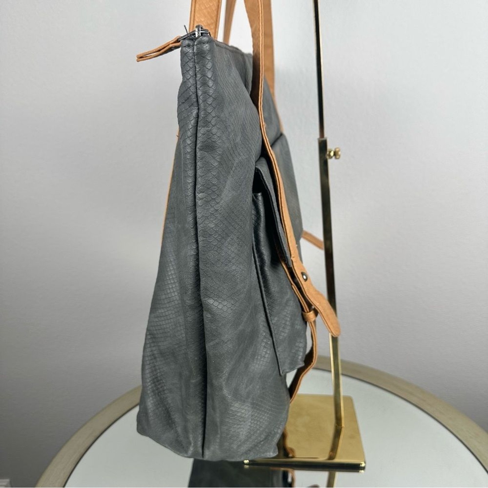 ROXY Large Tote Bag Grey Faux Leather Top Zipper Casual Travel Beach School