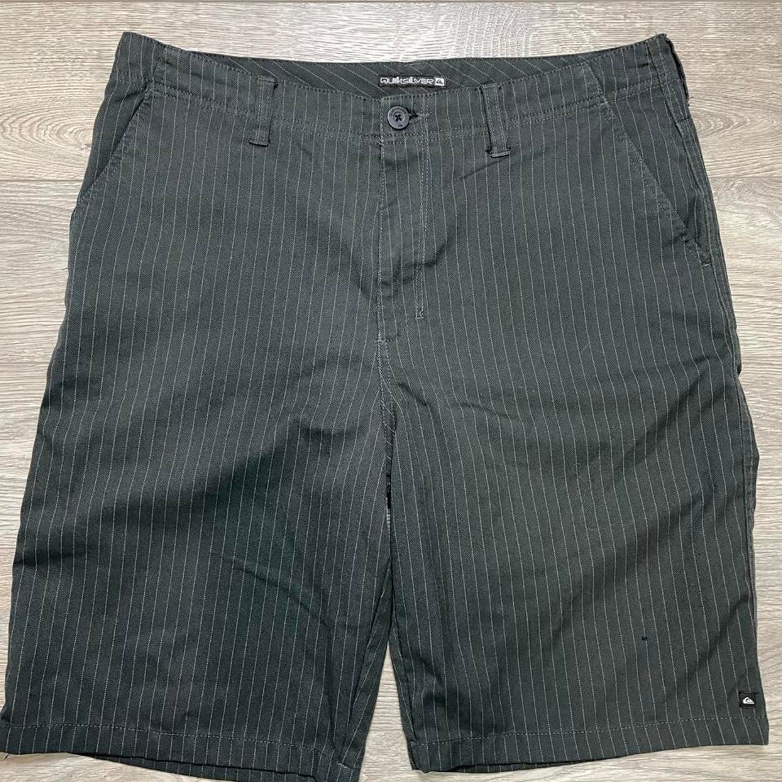 Quiksilver Vintage Grey Pinstripe Skate Shorts Embroidered Logo Y2K Size 36