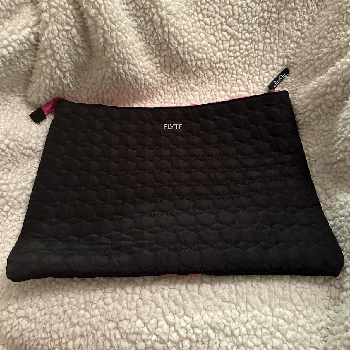 FLYTE Quilted Computer Bag Black Pink Lining Zipper 14 1/4 in x 11 in