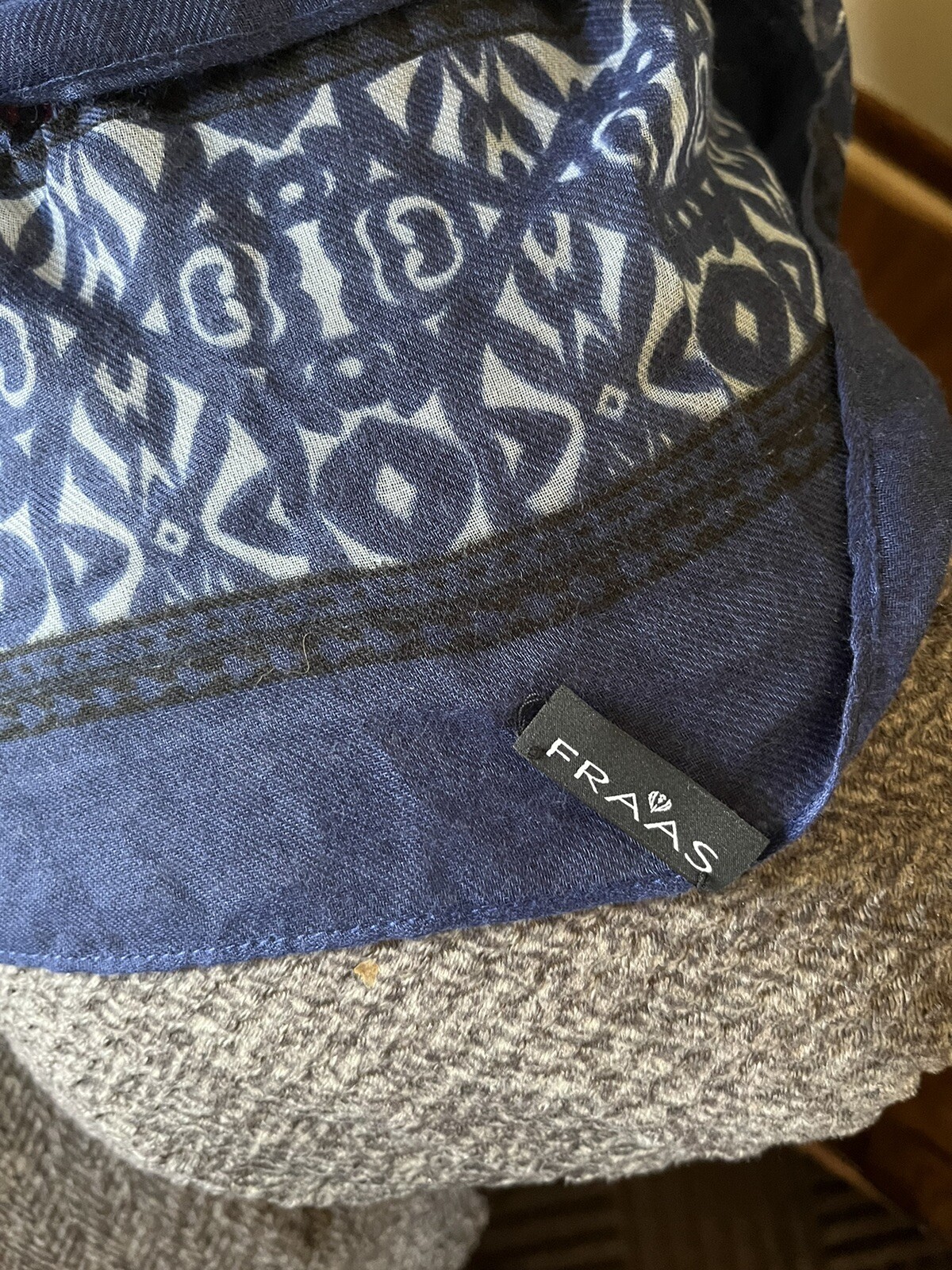 Fraas Infinity Scarf Nordic Loop Navy Lightweight 37 X37 Flat In The Front NWT