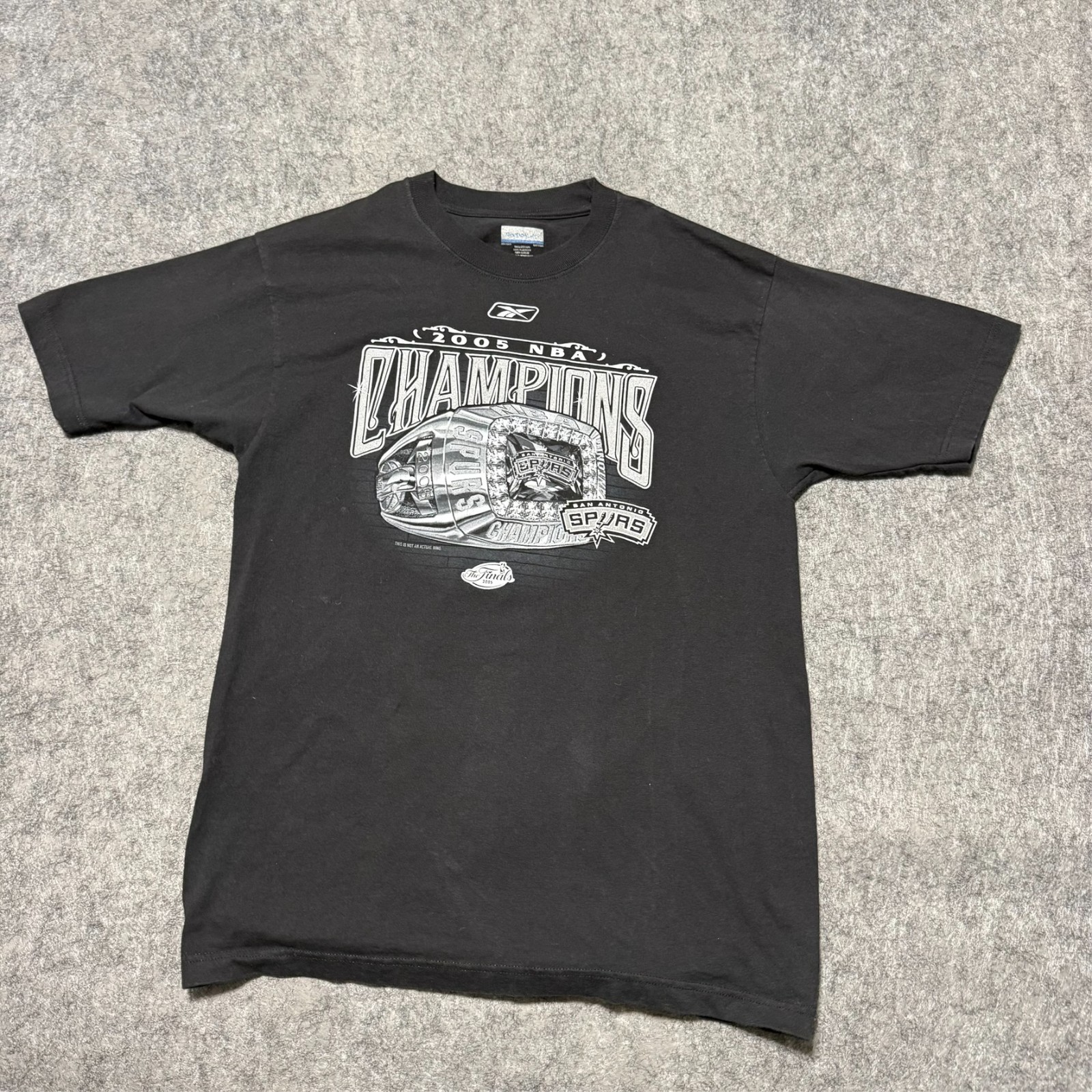 Vintage Y2K Reebok Mens T-Shirt Size M Black San Antonio Spurs Champions 2005