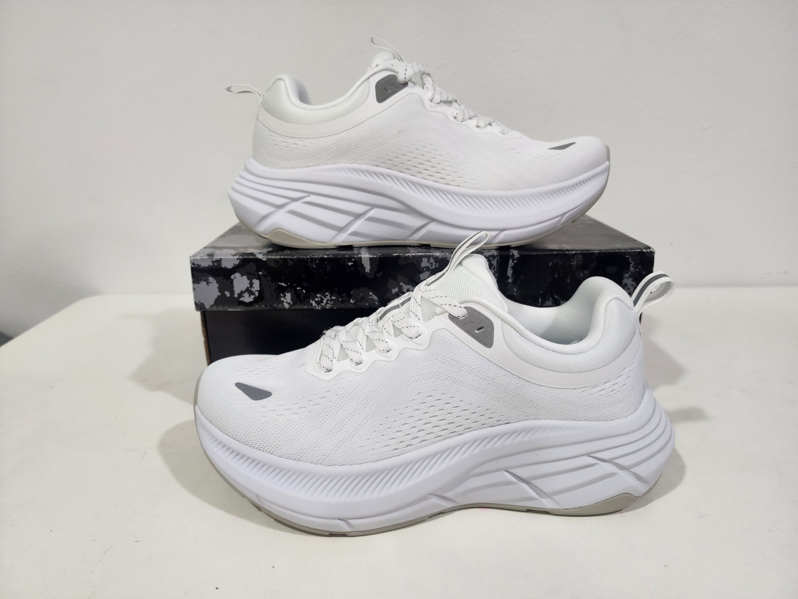 Nortiv8 Men’s Waking Shoes Size 8.5 In White One