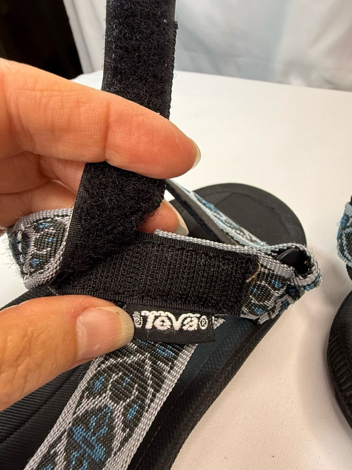 Teva Women’s Size 9W Black Adjustable Sandals w/ Teal Patterned Straps EUC