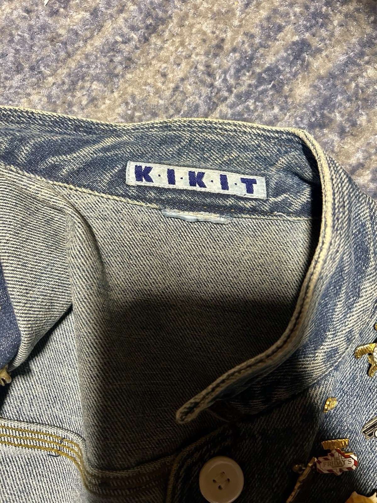 Vintage Kikit Denim Jacket Covered In 116 Vintage Pin & Brooch, See Pictures