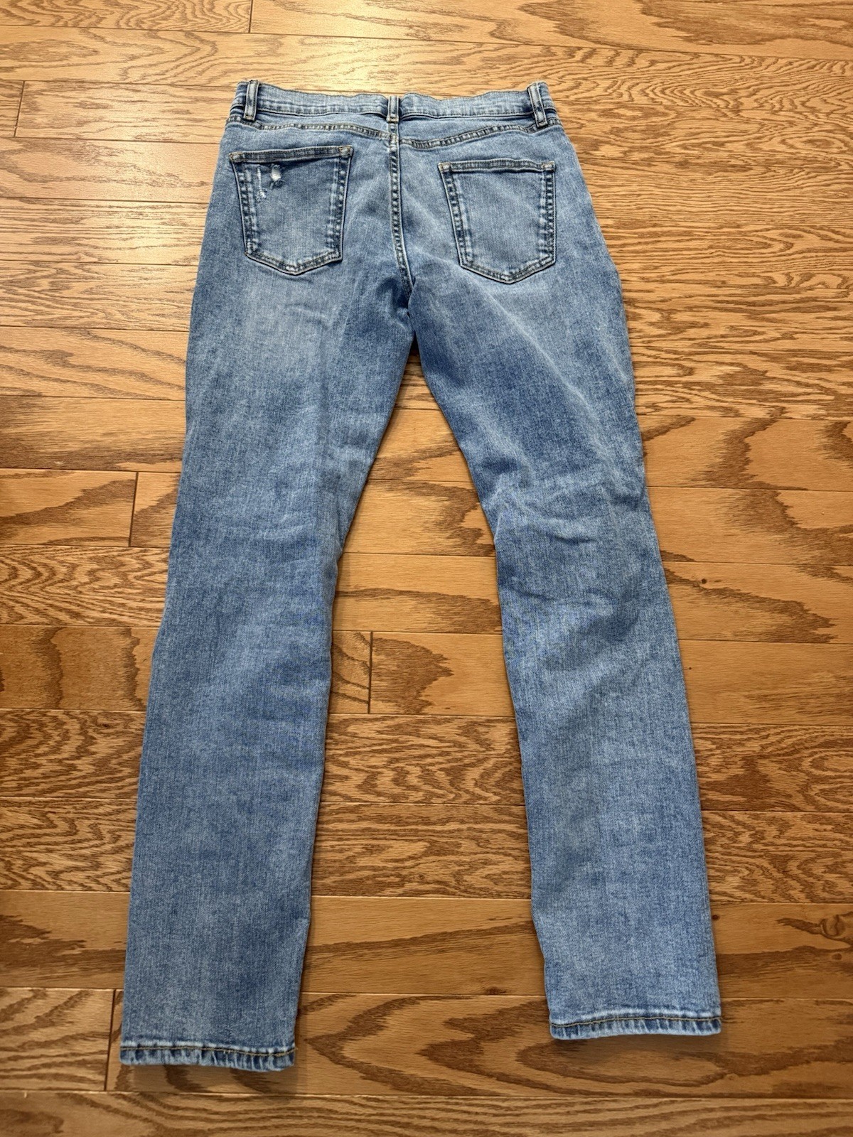 Sun + Stone Men’s Blue Light Wash Slim Fit Distressed Denim Jeans 5-Pocket