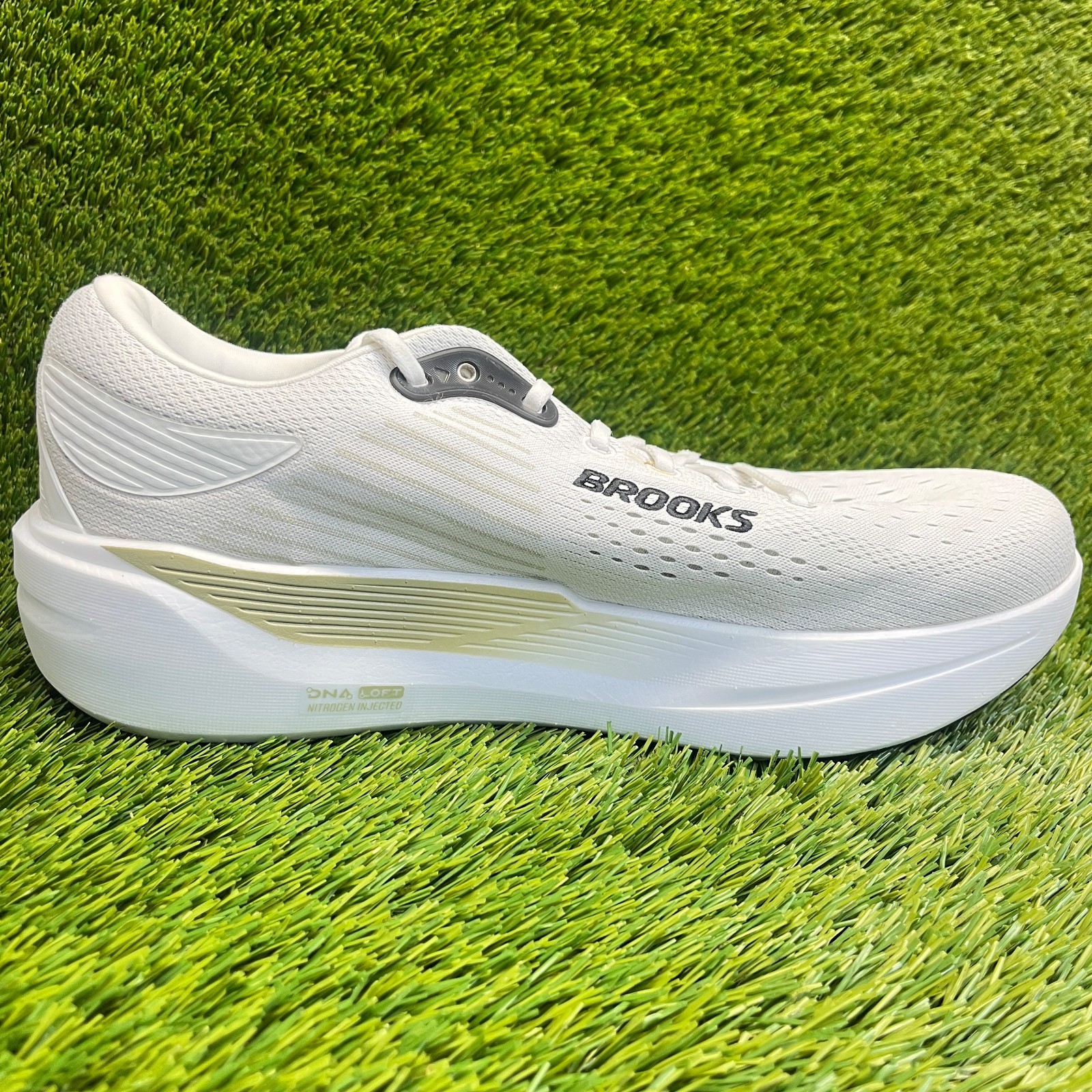 Brooks Ghost Max 3 Mens Size 12.5 White Black Athletic Running Shoes Sneakers