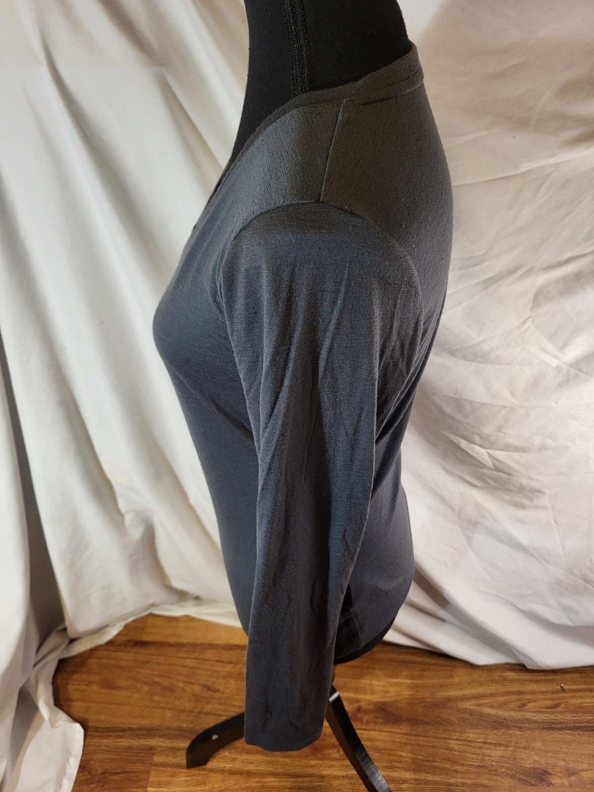 Seg’ments Womans 100% Merino Wool Size Small Long Sleeve Gray Top Flaw
