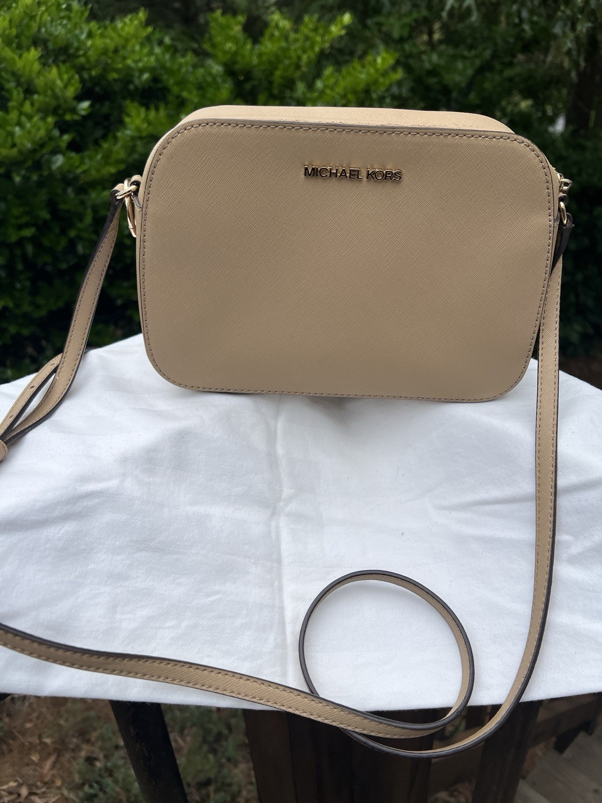 Michael Kors Beige Small Crossbody Bag Zip Gold Hardware Adjustable Strap Lined