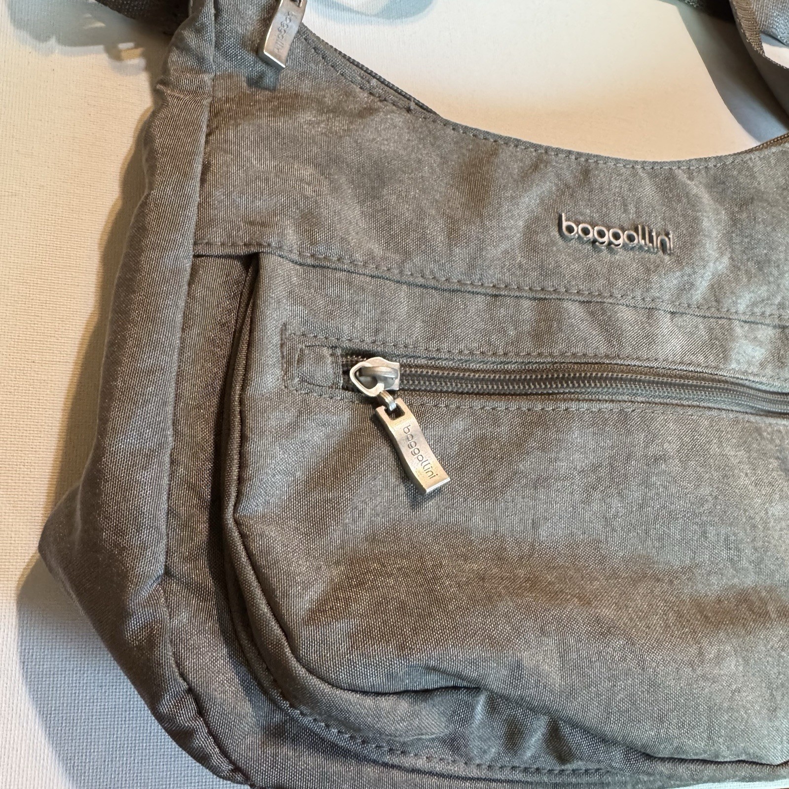 Baggallini Modern Pocket Half Moon Bag Crossbody Adjustable Strap Travel Nylon