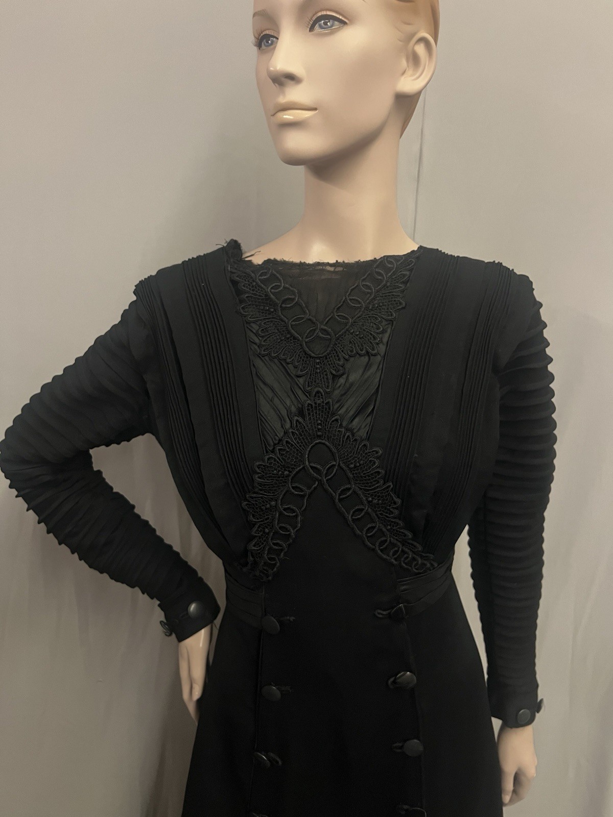 1906-1910 Black Wool Daytime Winter Dress