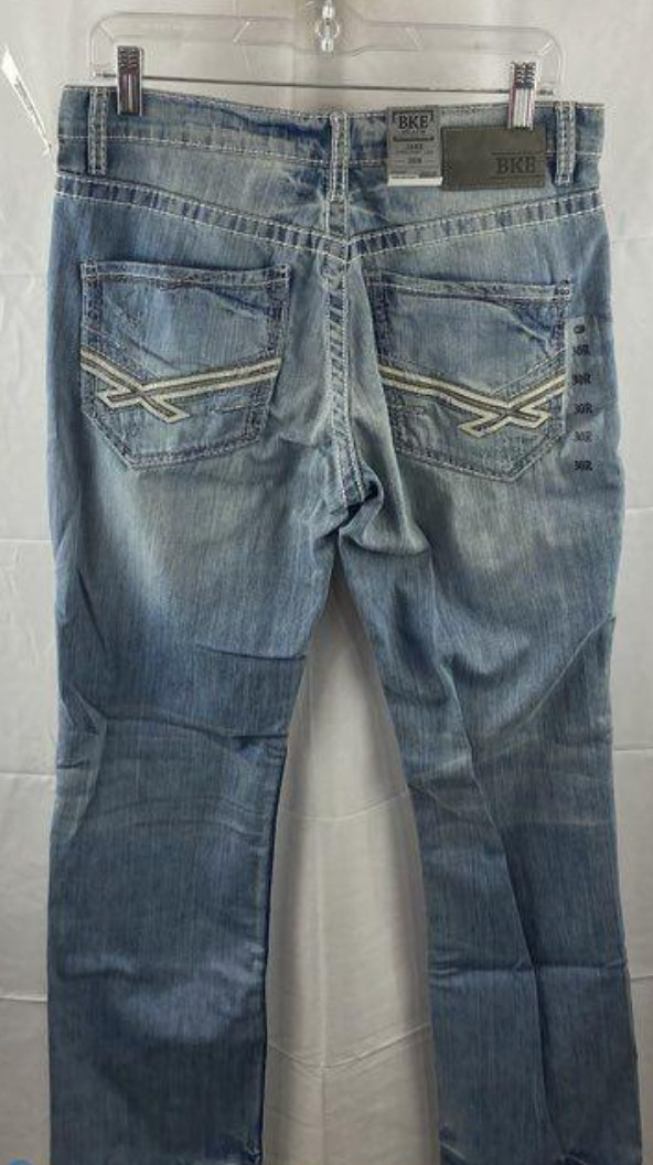 NWT BKE Men’s Light Blue Wash Straight Jean 30R