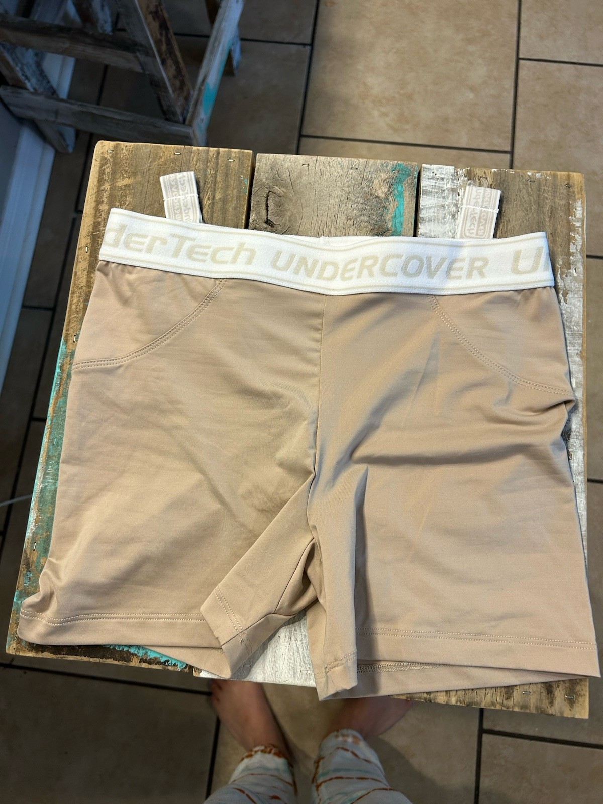 NWOT- Undertech Undercover Concealed Carry 2” Shorts Women’s Size Small