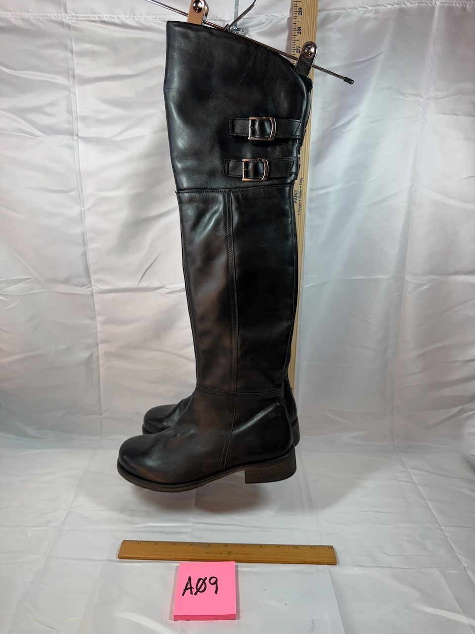 A09 – BRAND Womens SIZE 9.5/41 HEIGHT 28 Inches