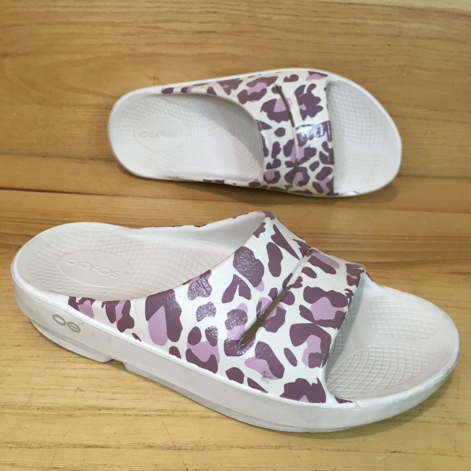 Oofos Ooahh Rose Leopard Comfort Sport Recovery Pink Slide Sandal Size W6 M4