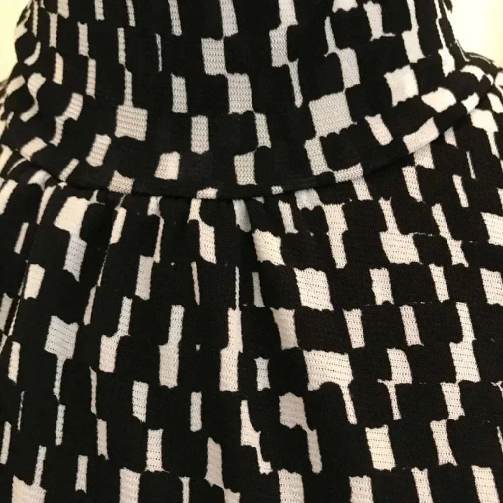 Alfani Petite Black and White Pattern Sleeveless Mock Neck Top