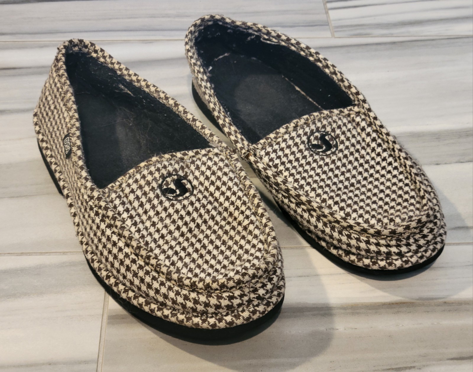 DVS Shoe Company Slippers Size 12