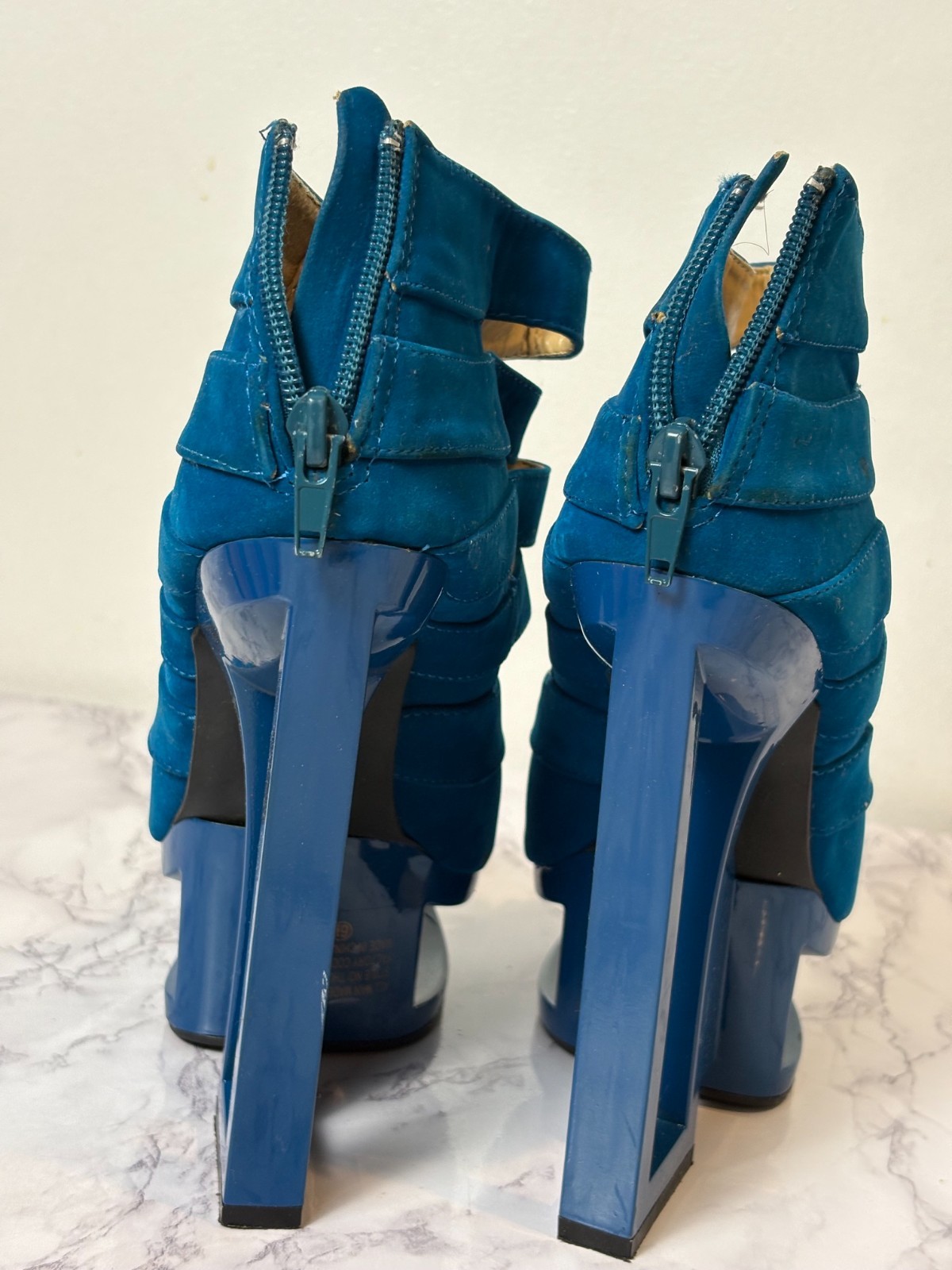 Women’s Bumper Blue Velvet PU Platform Wedged Like Heels Size 6.5