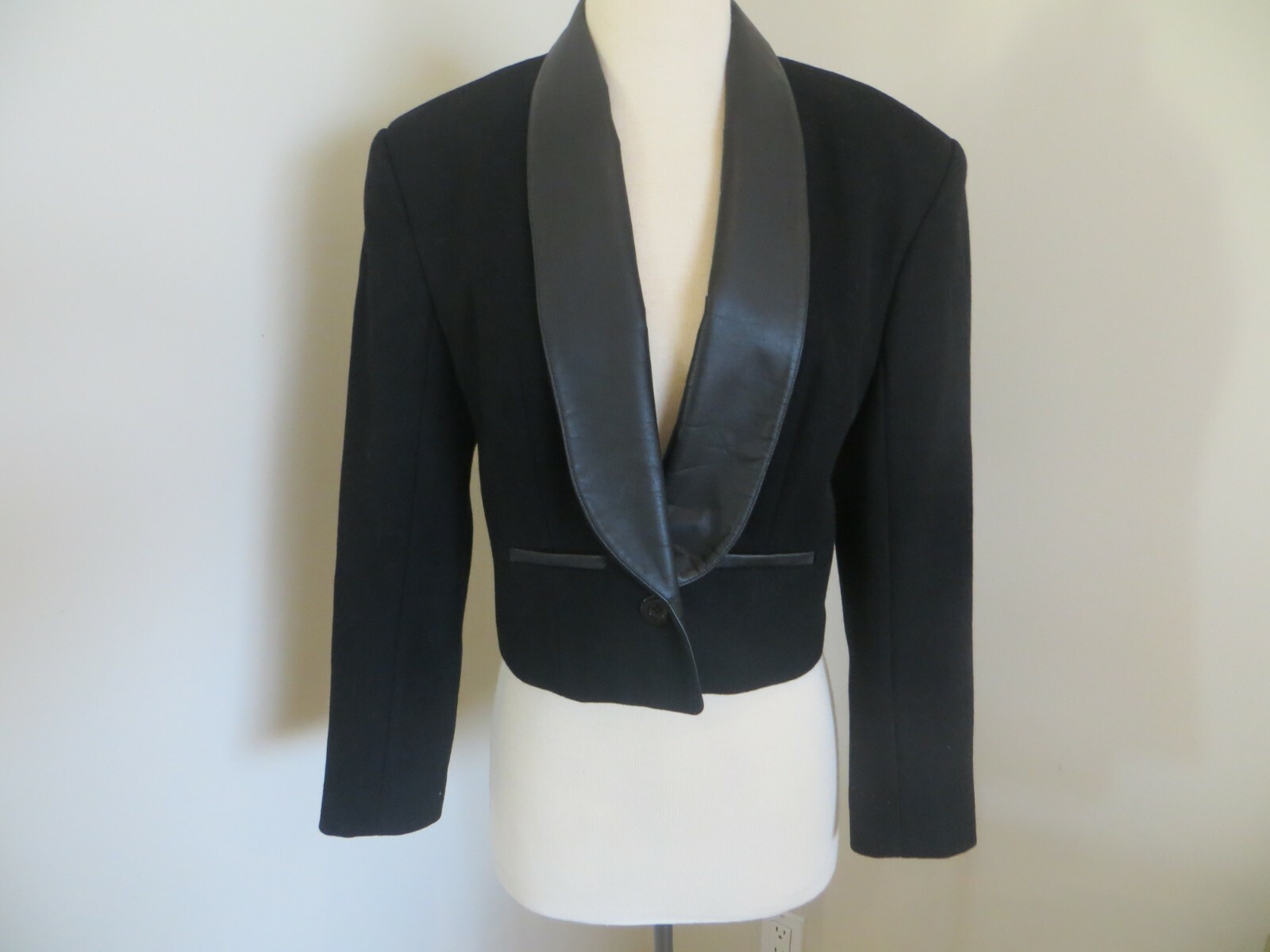 Emil Rutenberg Size XS Black Leather Bolero Jacket Blazer Wood Short (C-002)