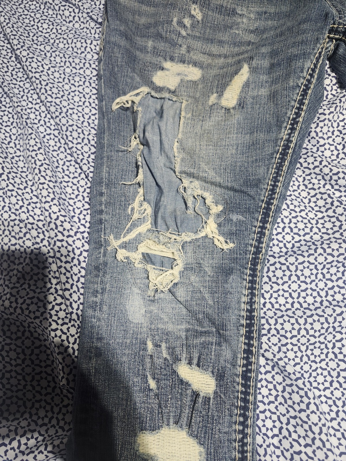 Rock Revival Men’s Medium Wash Blue Distressed Taper Jeans Embroidered Logo