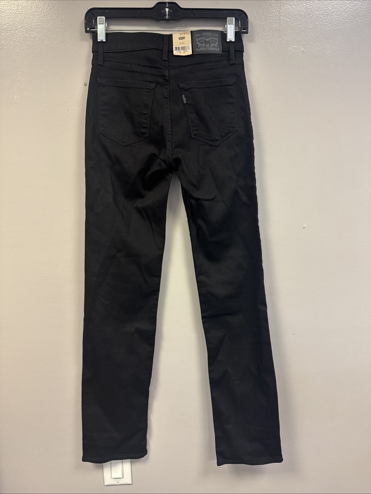 NWT Levi’s Women’s Denim 314 Shaping Straight Jeans Size 25×32 Black