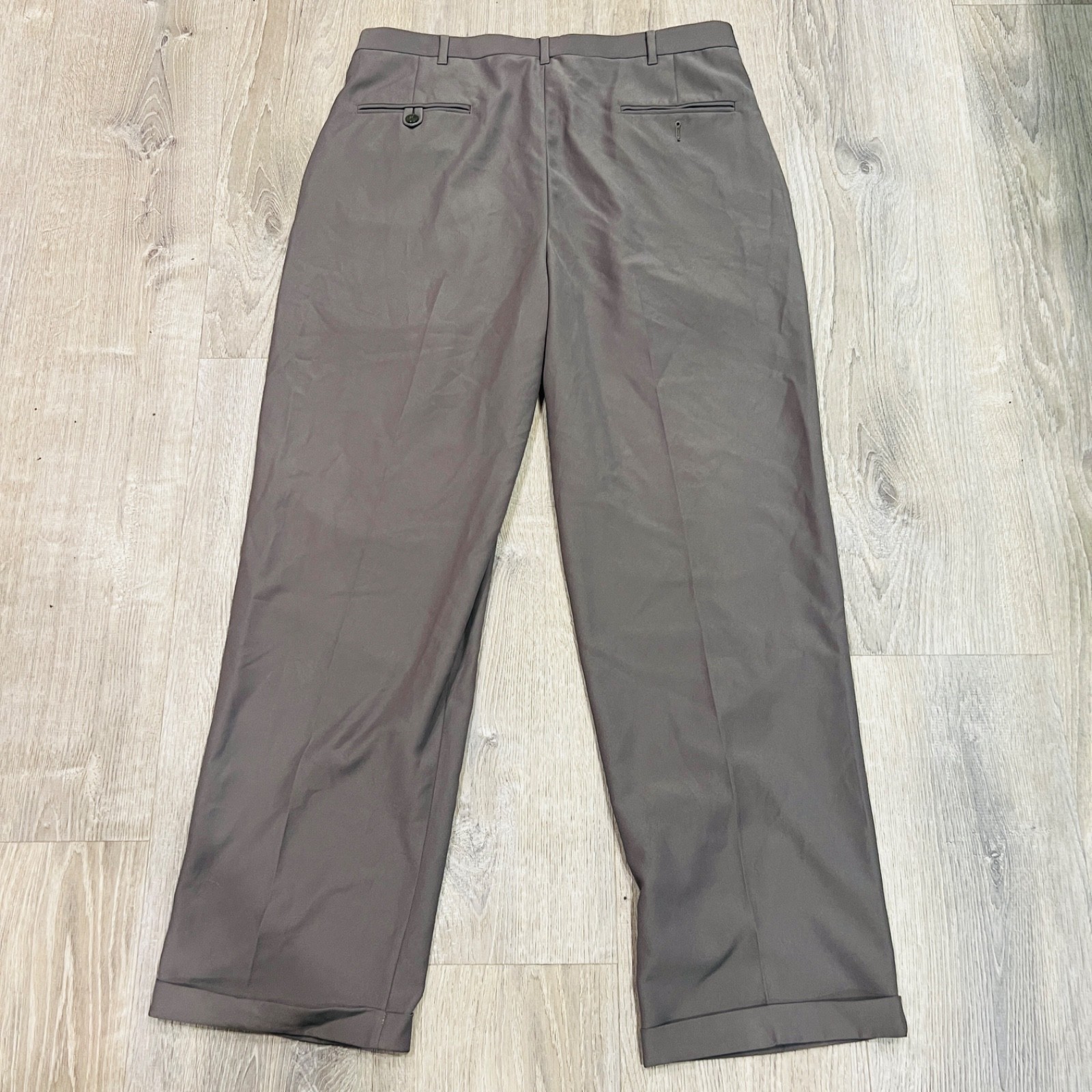 Haggar mens dress pants Gray 36×32 classic fit WPL386 Pleated Cuffs work office