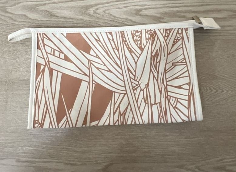Manaola Hawaii Terracotta Kōlepa Pattern Travel Pouch Cosm e t i c Bag