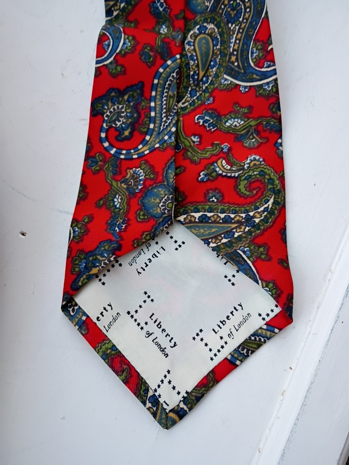 Continental 100% Silk Red Paisley Necktie Liberty Print 57-in By 3.25 In
