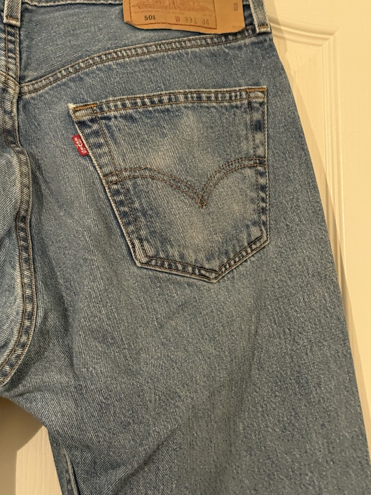 Vintage 1999 Levi’s Men’s Blue Denim Jeans Straight Fit Button Fly size 33X34